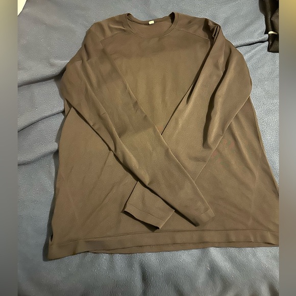 Mena Lululemon Large Long-Sleeve Shirt - Picture 2 of 2